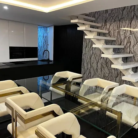 Luxury 3-suite In The Heart Of