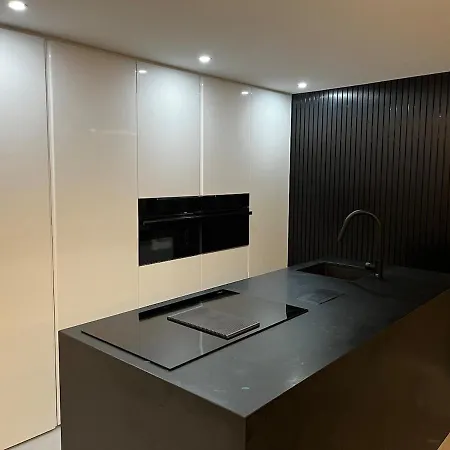 Luxury 3-suite In The Heart Of דירה *