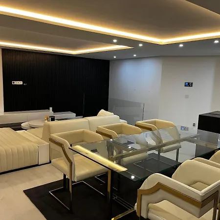 Luxury 3-suite In The Heart Of