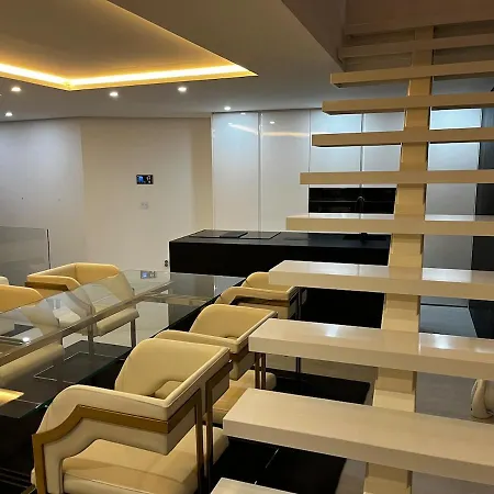 Luxury 3-suite In The Heart Of דירה *