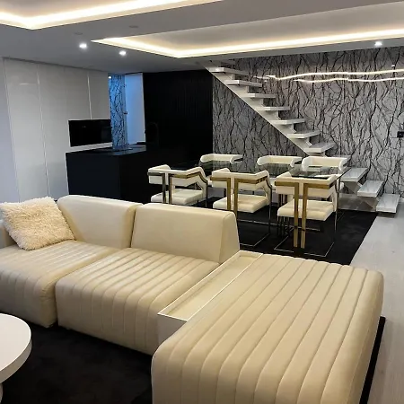 Luxury 3-suite In The Heart Of
